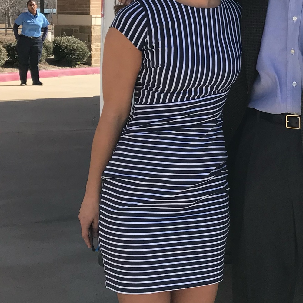 Navy and White Banana Republic work dress - Picture 7 of 7